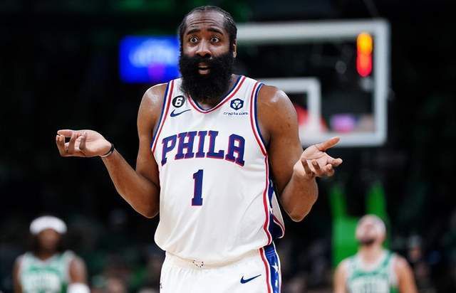 他揉捏她两乳不停呻吟小视频